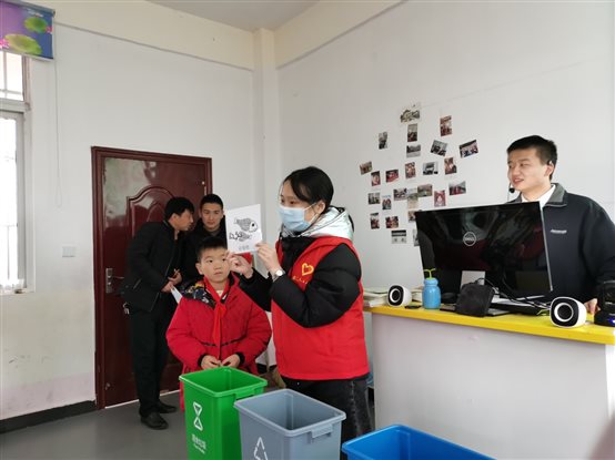 I:黨群工作團(tuán)支部踐行垃圾分類新時(shí)尚系列公益宣講活動(dòng)觀音湖科普講座mmexport1606267196897.jpg