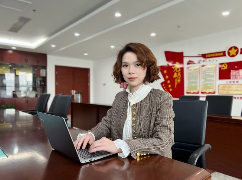 胡曉(1).jpg