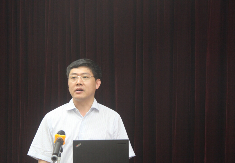長江傳媒董事、副總經(jīng)理萬智發(fā)表講話